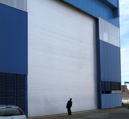 Roller shutters with high resistance against wind pressure 